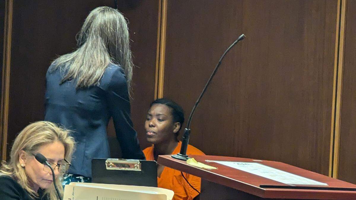 Jellisa Baxter, 26, charged with the first-degree murder of her 3-year-old daughter Arya Smith, discusses her case with her attorney Sasha Pernick during a competency hearing in Miami-Dade criminal court on Wednesday.