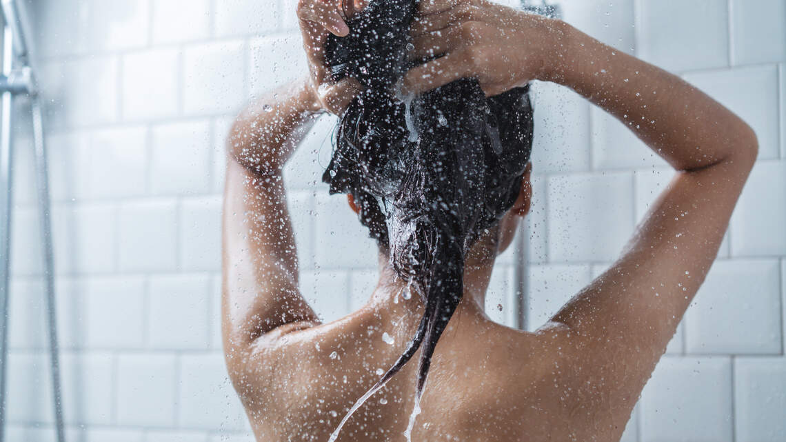Hard water and hair damage: What actually happens to your strands, according to experts and research