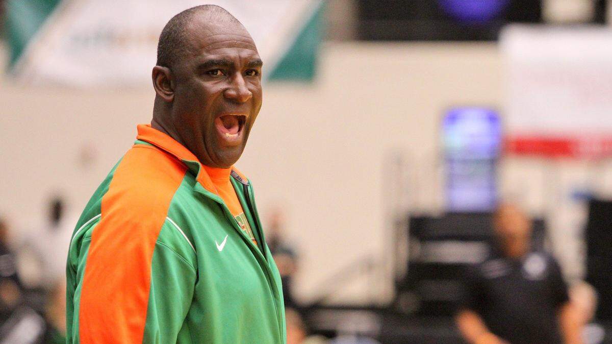 Blanche Ely head coach Melvin Randall yells plays from the sidelines as his team battles St. Petersburg during the FHSAA 7A final Saturday February 27, 2016 in Lakeland, Florida. Ely won the state title 84-70. Photos by Cindy Skop 2016