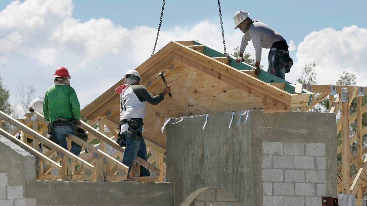 Miami-Dade schools and Jackson say housing crisis is making it difficult to recruit and retain employees. The urge action.