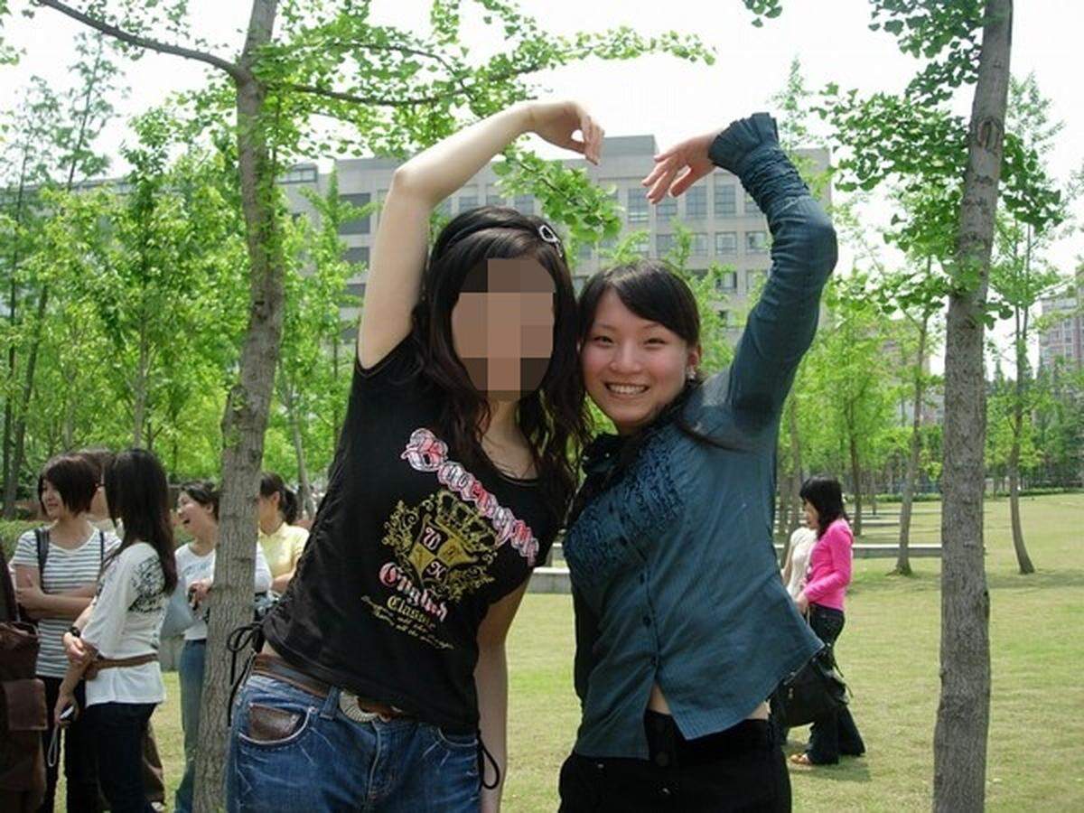 Yujing Zhang graduated from Shanghai Finance and Economic University with a business degree in 2008.