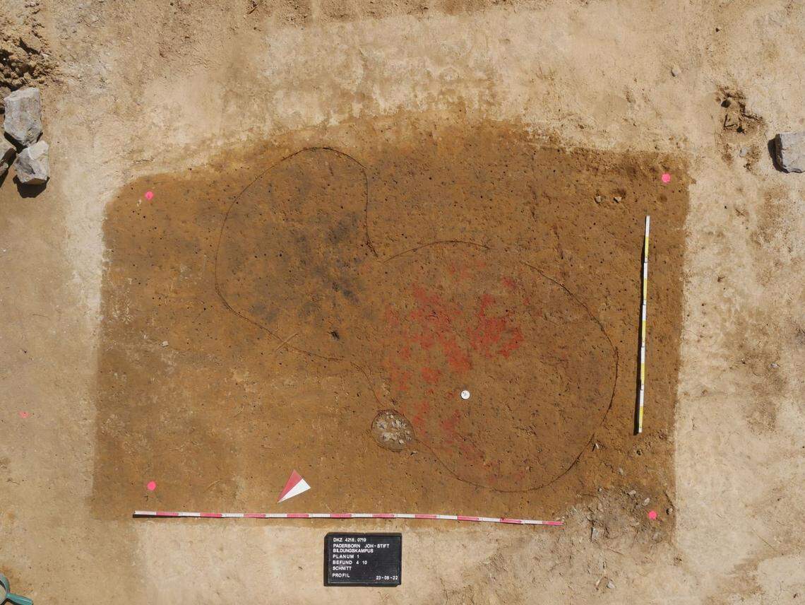 Traces of a field oven as seen from above.