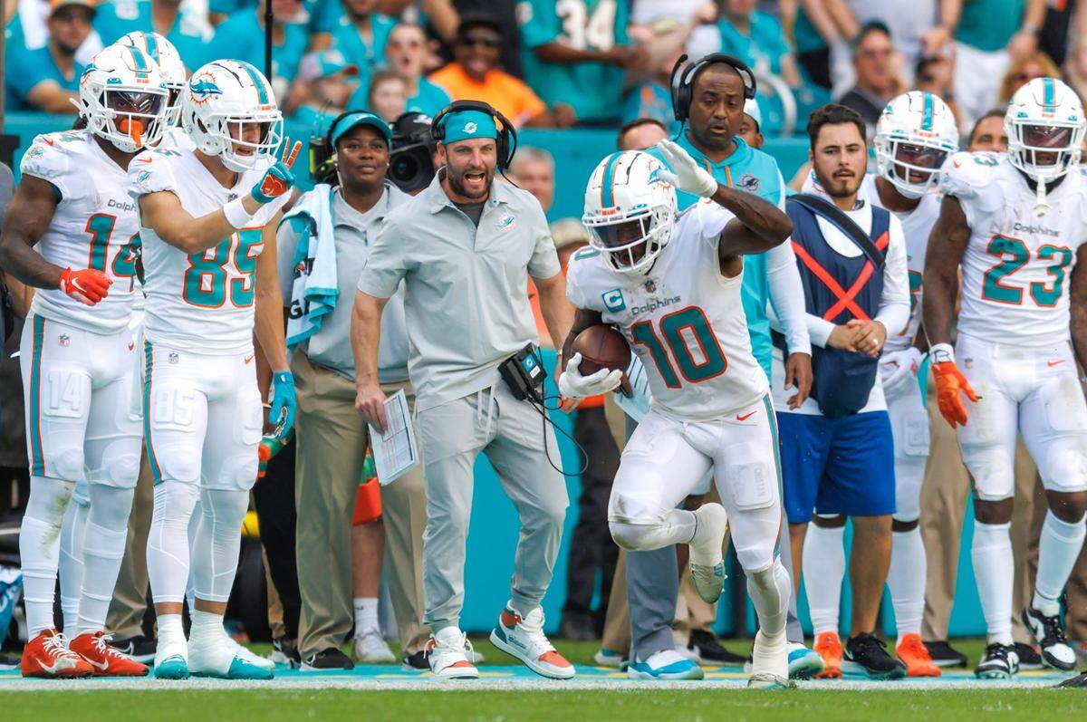 Miami Dolphins wide receivers coach Wes Welker looks from the sidelines as Dolphins wide receiver Tyreek Hill (10) runs with the football during first quarter of an NFL football game against the Houston Texans at Hard Rock Stadium on Sunday, November 27, 2022 in Miami Gardens, Florida.