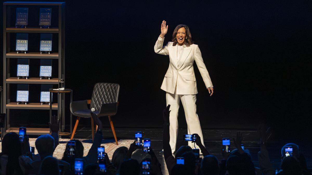 Former U.S. Vice President Kamala Harris waves to supporters as she walks on stage during her ‘107 Days’ book tour at the Ziff Ballet Opera House at the Adrienne Arsht Center for the Performing Arts on Thursday, Nov. 20, 2025, in downtown Miami, Fla.