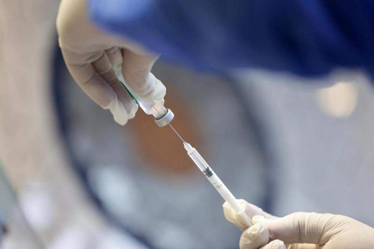 La República Dominicana se ha visto muy afectada por la pandemia del COVID-19. El país, que ya ha empezado a vacunar a los trabajadores sanitarios de primera línea, espera 30,000 dosis de vacunas de AstraZeneca donadas por India.