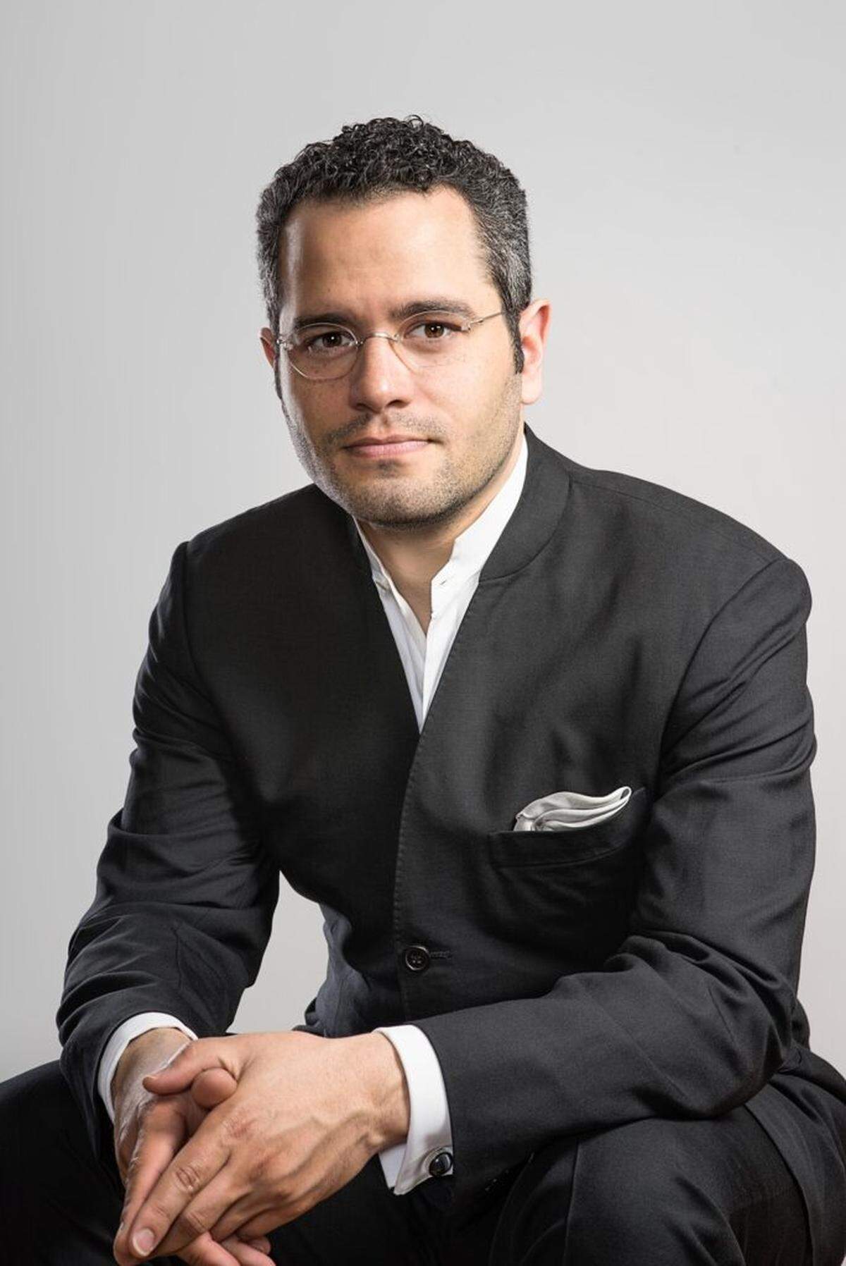Andrew Grams, who began his career as a violinist in the pit at the New York City Ballet, relishes the opportunity to work with young people like the NWS fellows. “I try to give them a lot of things that I wish I had gotten before,” he says.
