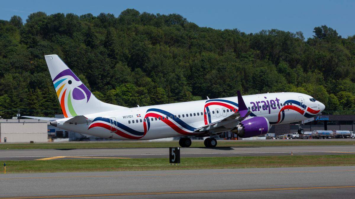 Arajet 737-8 takes off, June 10, 2024