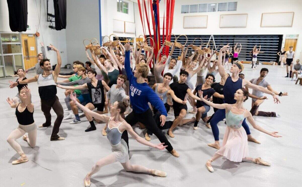 Miami City Ballet dancers rehearse a scene from Alexei Ratmansky’s “Swan Lake.”