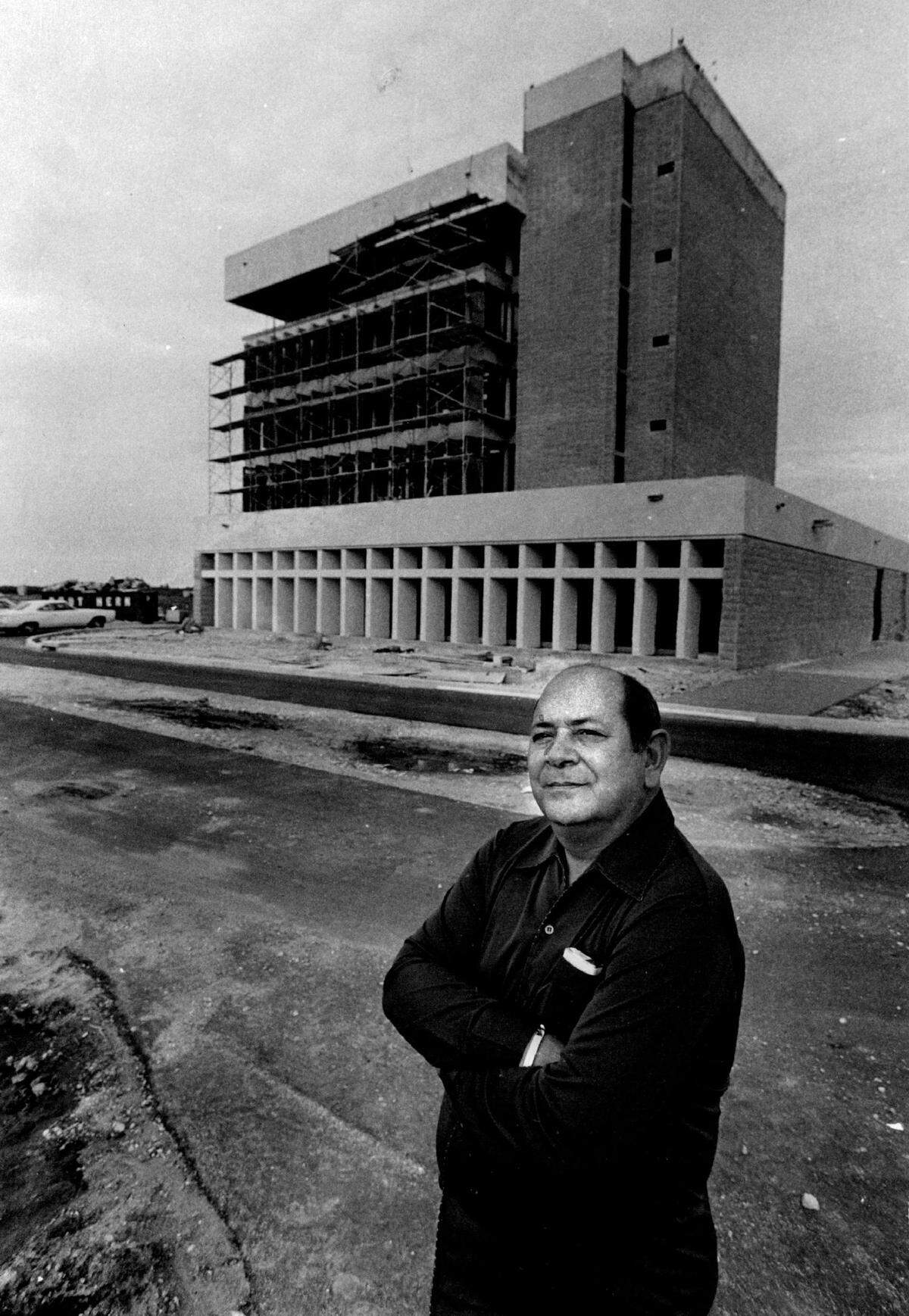 Mayor John Lomelo outside the new Sunrise City Hall in 1979.
