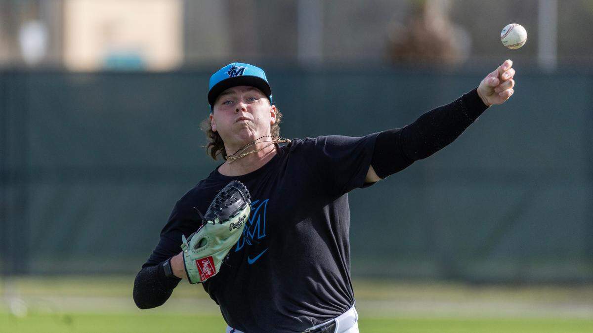 Ryan Weathers lanza en la pretemporada con los Marlins de Miami, el 12 de febrero de 2025 en el Roger Dean Stadium en Jupiter, Florida.