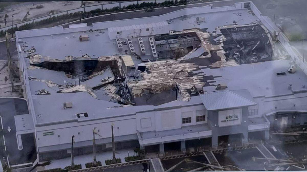 El 9 de octubre de 2024, un tornado EF3 arrasó una nueva tienda Publix —casi terminada— en Avenir, en Palm Beach Gardens, tal como se aprecia en esta fotografía del Servicio Meteorológico Nacional. Dicha tienda abrirá finalmente sus puertas el 21 de mayo de 2026, en el 12535 de Northlake Blvd., en Palm Beach Gardens.