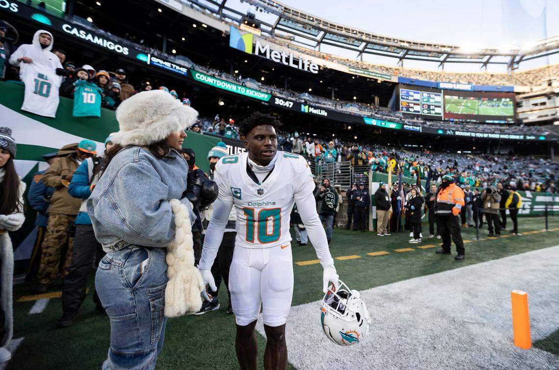 Miami Dolphins wide receiver Tyreek Hill (10) talks with his wife, Lakeeta Vaccaro, before the start of his NFL game against the New York Jets at MetLife Stadium on Sunday, Jan. 5, 2025, in East Rutherford, N.J.