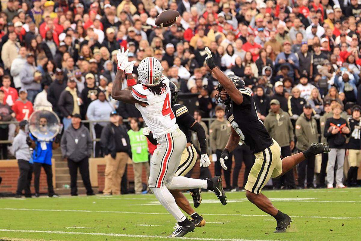 WEST LAFAYETTE, INDIANA - NOVEMBER 08: Jeremiah Smith #4 of the Ohio State Buckeyes catches touchdown pass while defended by Mani Powell #16 of the Purdue Boilermakers during the second quarter at Ross-Ade Stadium on November 08, 2025 in West Lafayette, Indiana. (Photo by Justin Casterline/Getty Images)