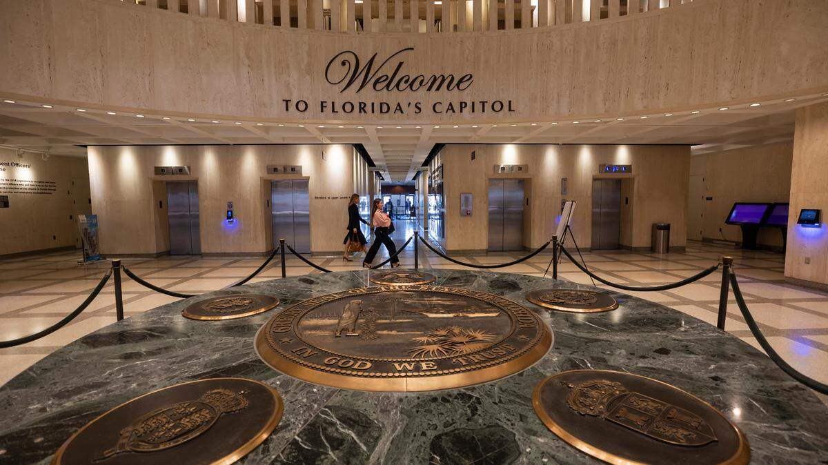 Una vista del interior de la rotonda del Capitolio de Florida, cerca de la entrada principal, el lunes 3 de marzo de 2025, en Tallahassee, Florida.