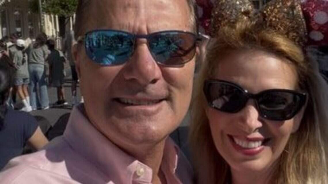 ‘Es inocente’. Esposa defiende a Mike Caruso, aliado de DeSantis acusado de abuso sexual infantil