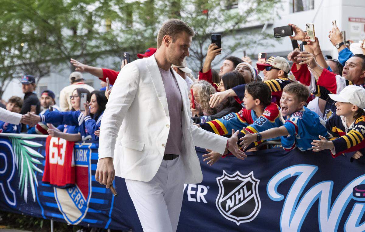 Florida Panthers center Aleksander Barkov (16) greets fans as he arrives to loanDepot for his Winter Classic outdoor hockey game against the New York Rangers on Friday, Jan. 2, 2025, in Miami, Fla.