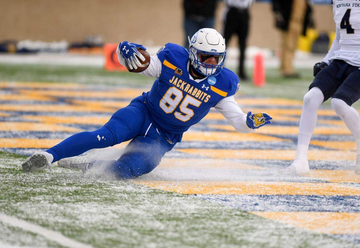 South Dakota State’s Tucker Kraft uses the existing layer of snow to slide into the end zone for the first touchdown of the FCS semifinal game against Montana State on Saturday, December 17, 2022, at Dana J. Dykhouse Stadium in Brookings, SD. Fcs Semifinals 001