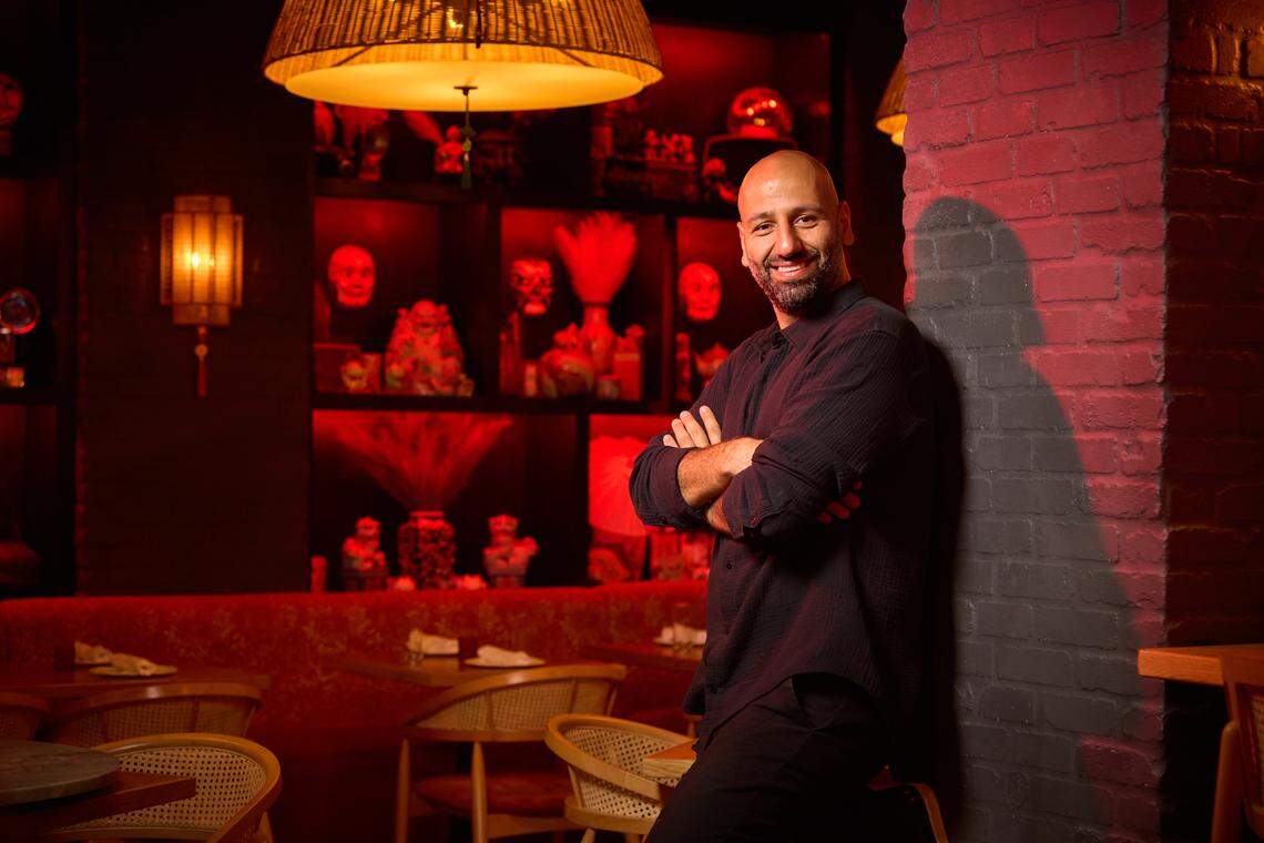 El restaurador Mohamed Alkassar en su nuevo restaurante Cho en Miami Beach.