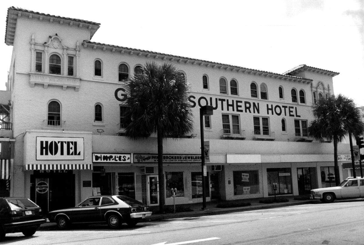The Great Southern Hotel on Young Circle in Hollywood in 1991.