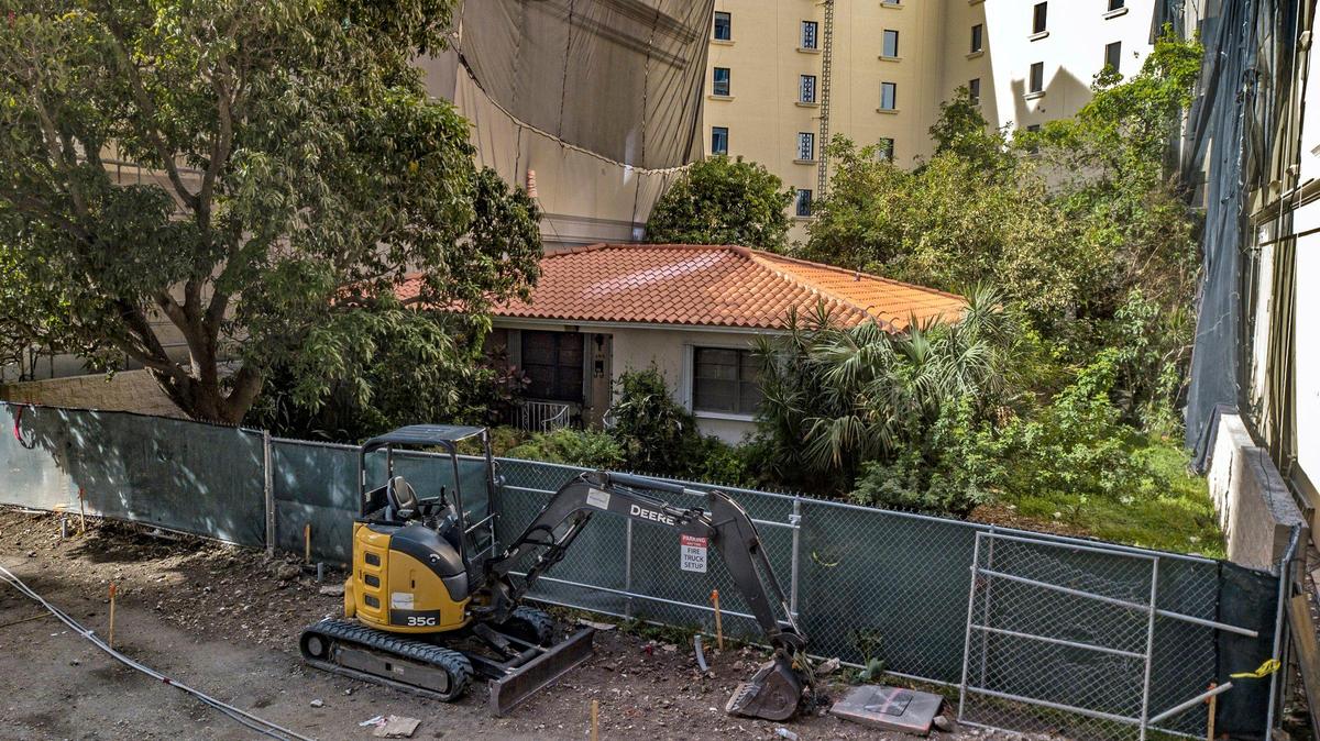 Orlando Capote refused to sell his 1,300-square-foot house despite getting 35 offers of up to $900,000.