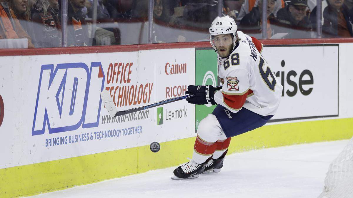 Florida Panthers’ Mike Hoffman in action during an NHL hockey game against the Philadelphia Flyers, Tuesday, Nov. 13, 2018, in Philadelphia.