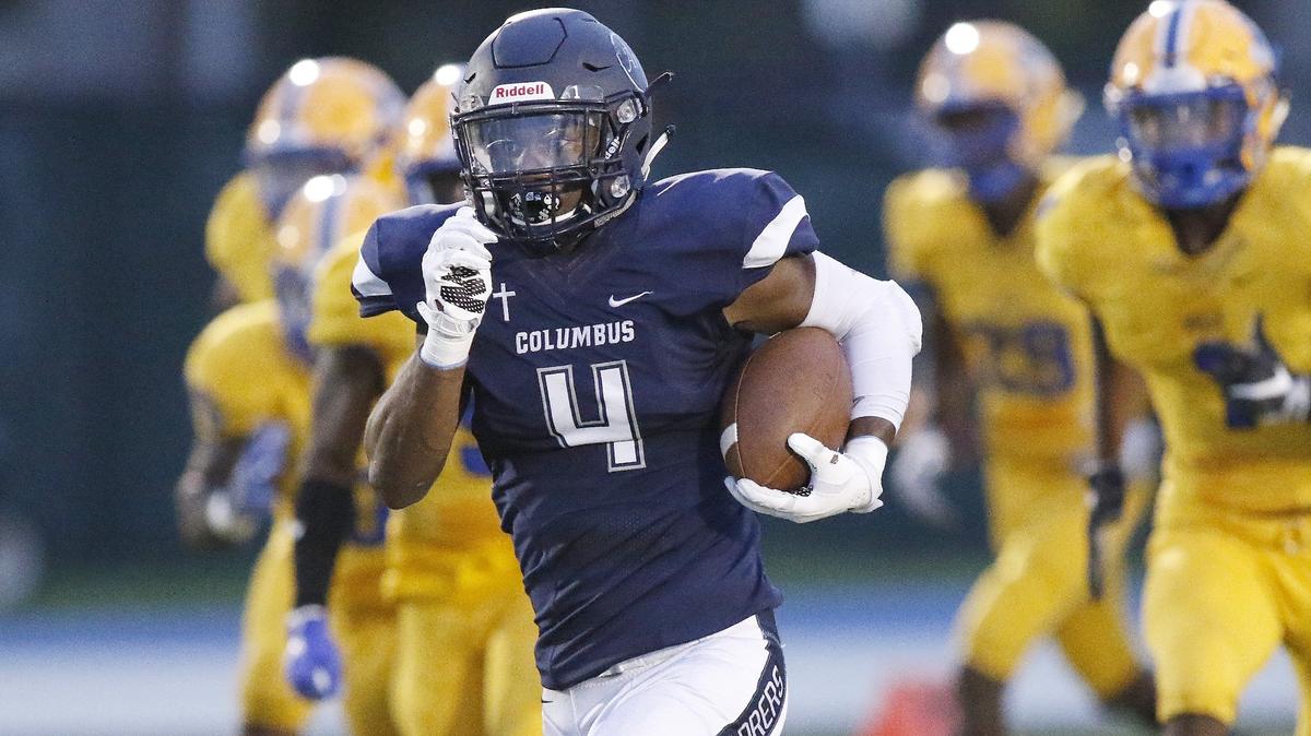 Columbus Explorers running back Henry Parrish (4) runs for a touchdown against the Northwestern Bulls on Friday, August 31, 2018 at Tropical Park Stadium in Miami.
