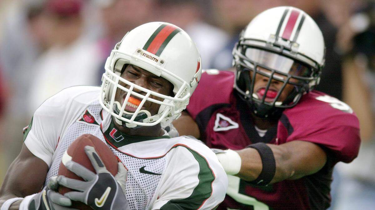 KRT SPORTS STORY SLUGGED: MIAMI-TEMPLE KRT PHOTOGRAPH BY RPN CORTES/PHILADELPHIA INQUIRER (September 14) PHILADELPHIA, PA-- Miami wide receiver Kevin Beard is finally brought down by Yazid Jackson on the two yard line in third quarter as the Miami Hurricanes beat the Temple Owls 44-21 at Franklin Field in Philadelphia, Pennsylvania, Saturday September 14, 2002. (PH) NC KD 2002 (Horiz) (lde)