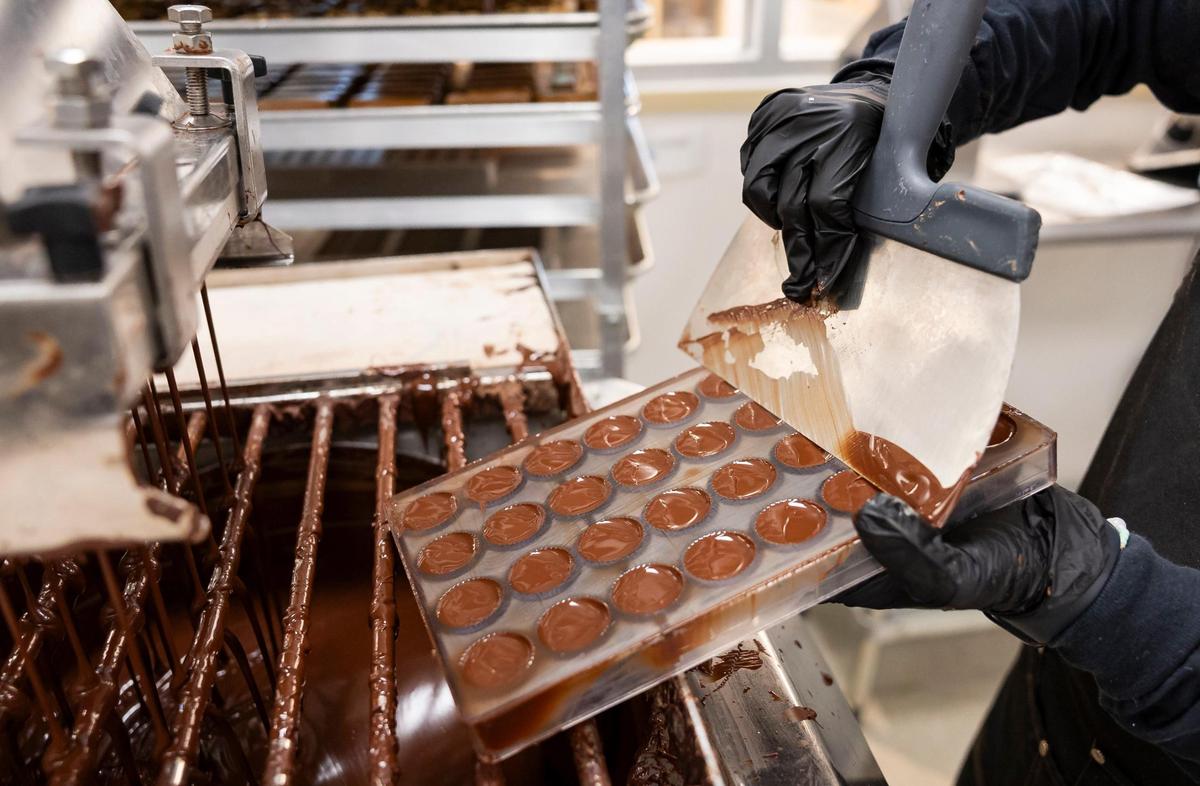 Carolina Quijano, founder of Exquisito Chocolates, fills a chocolate bonbon mold at her new factory.