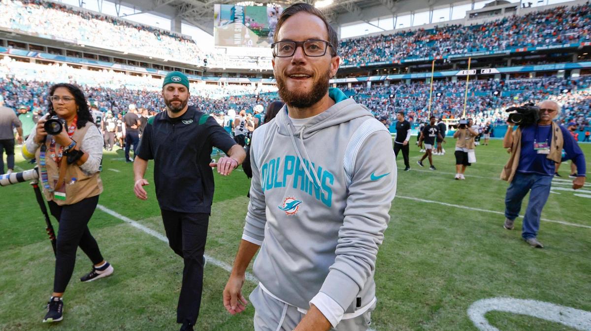 Miami Dolphins head coach Mike McDaniel walks off the field after the Dolphins defeat the New York Jets at Hard Rock Stadium in Miami Gardens on Sunday, January 8, 2023.