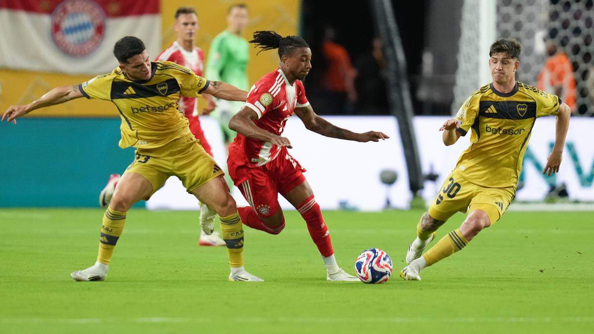 (250621) -- MIAMI, June 21, 2025 (Xinhua) -- Bayern Munich’s Michael Olise (C) breaks through during the group C match between Bayern Munich of Germany and CA Boca Juniors of Argentina at the FIFA Club World Cup 2025 at the Hard Rock Stadium, Miami, the United States, June 20, 2025. (Xinhua/Huang Zongzhi) (Photo by Xinhua/Sipa USA)