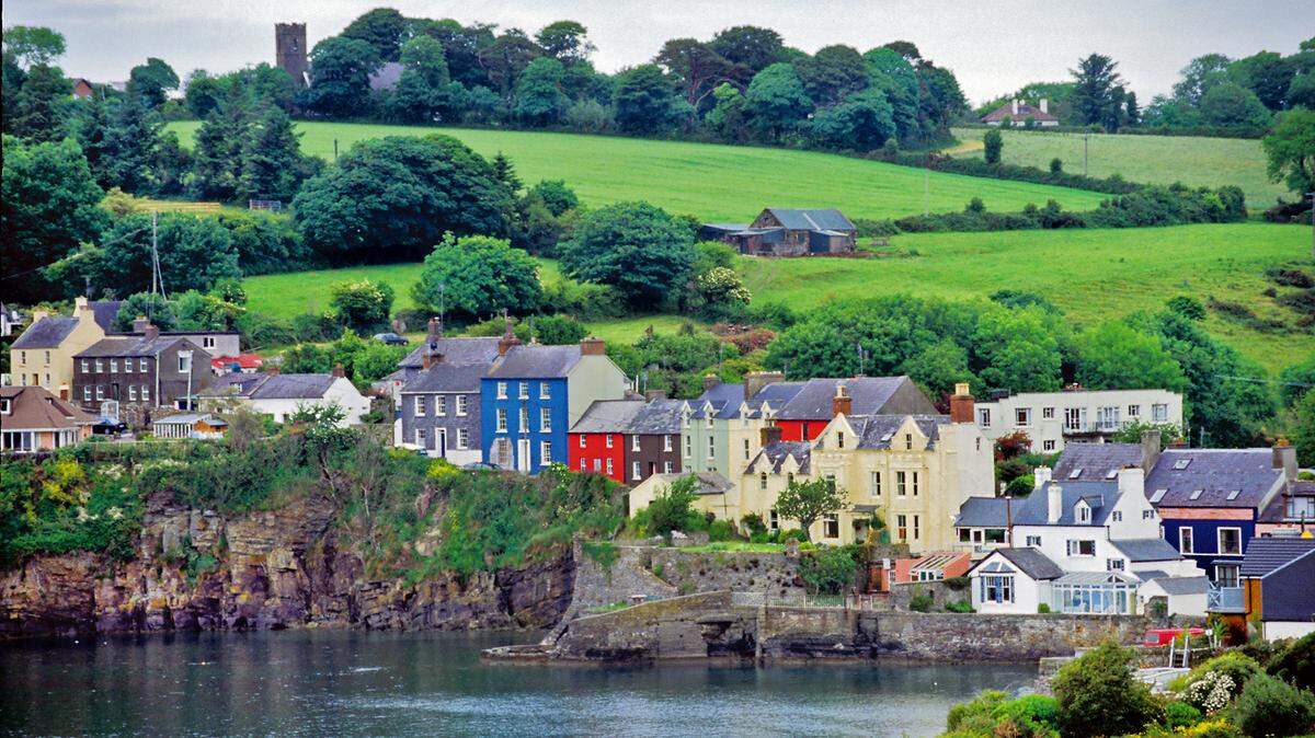 Ireland’s legendary green countryside is the backdrop for the coastal town of Kinsale, a winner in the annual “Tidy Towns” contest.