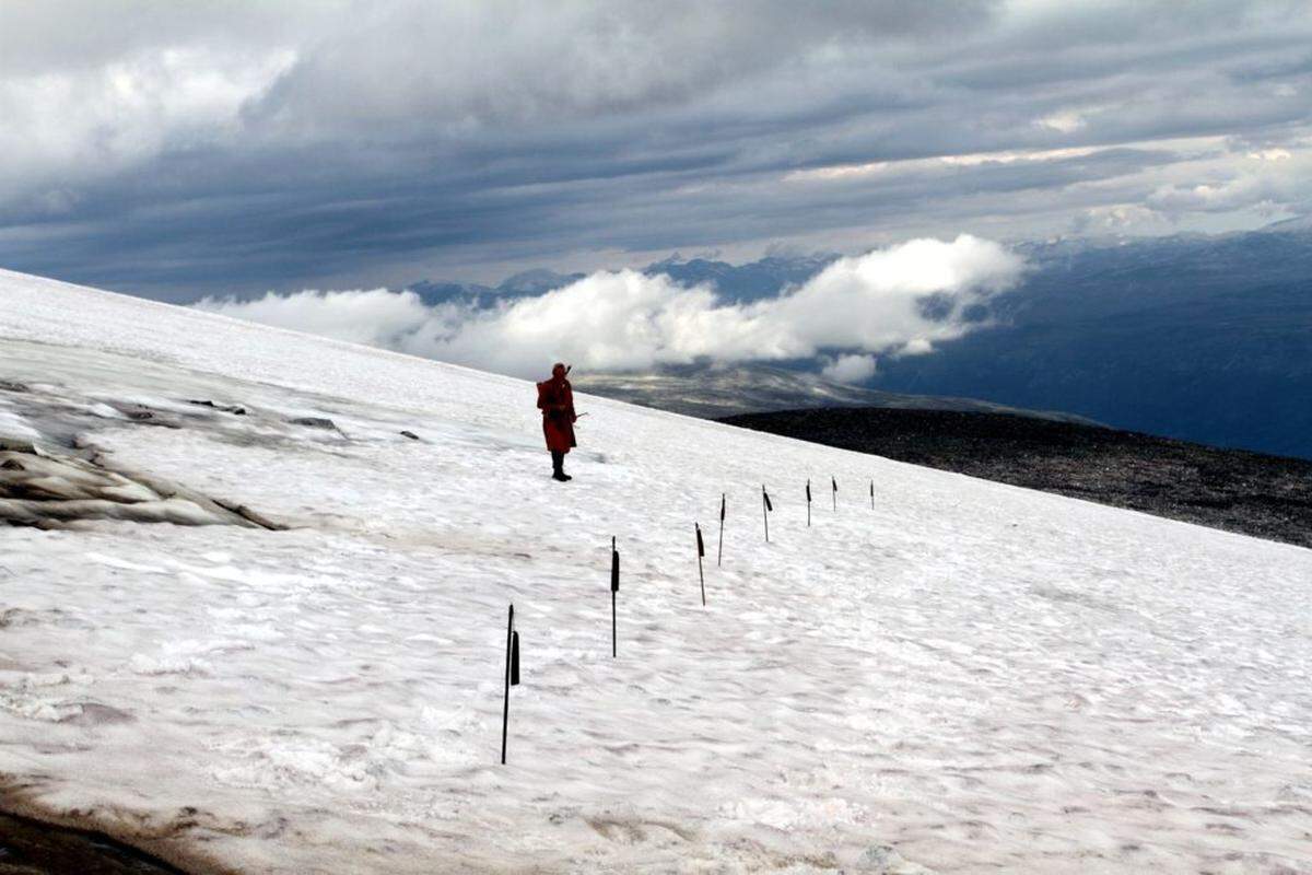 A reconstructed line of scaring sticks shows how ancient hunters set traps for reindeer on glaciers.