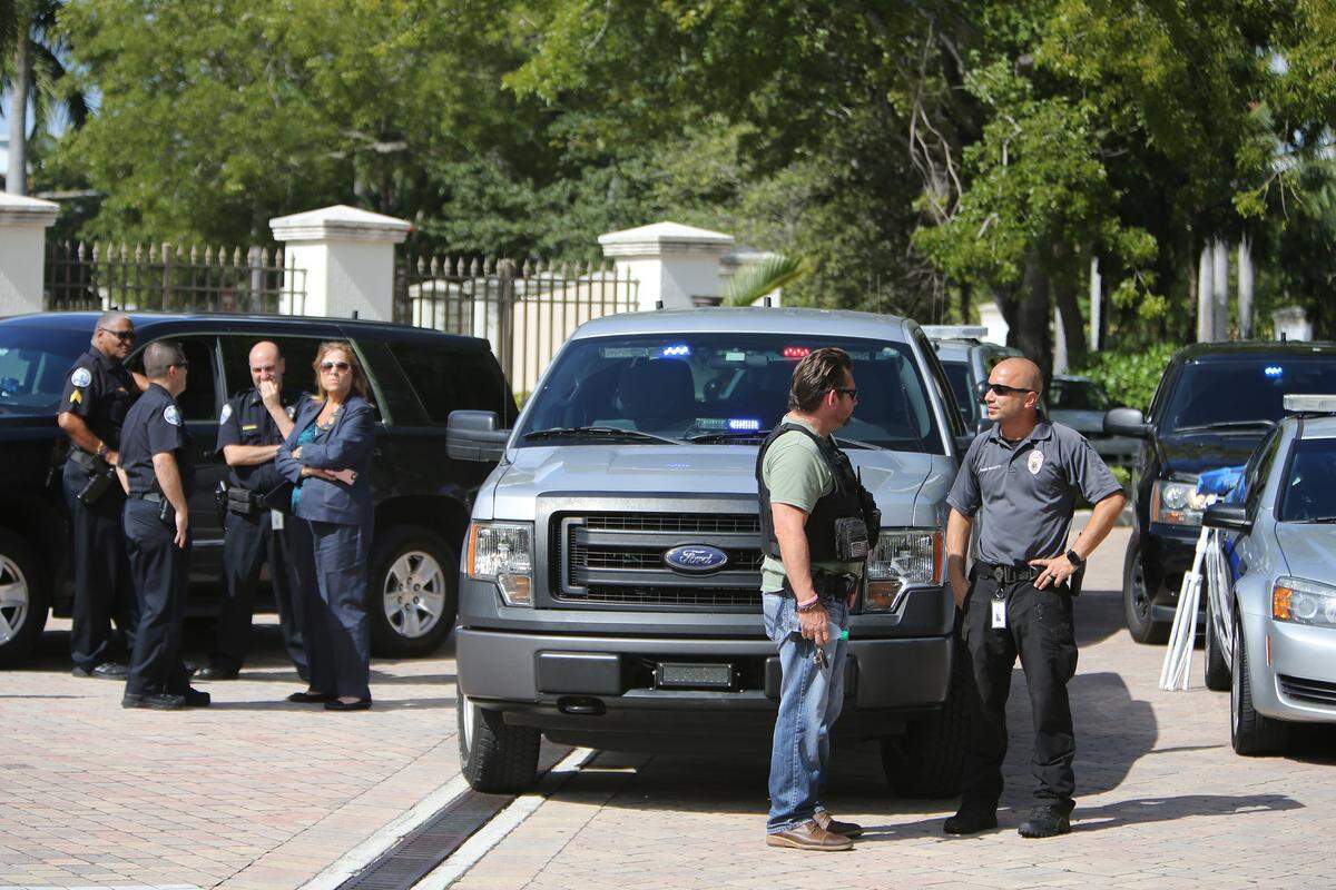 Police gathered outside of the Aventura condo at 18151 NE 31st Ct. where 56-year-old mail bomb suspect Cesar Sayoc was once reported to live. More recently he lived out of his vehicle, which was also allegedly his bomb-making factory.