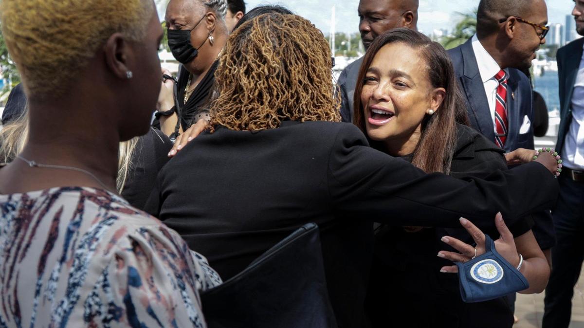 In the center, Stephanie Thomas congratulates newly elected Miami Commissioner Christine King after she took the oath of office on Wednesday, Nov. 10, 2021. King was sworn in at City Hall, and will represent Miami’s District 5, which includes Overtown, Wynwood, Liberty City, Little Haiti and the Upper Eastside.