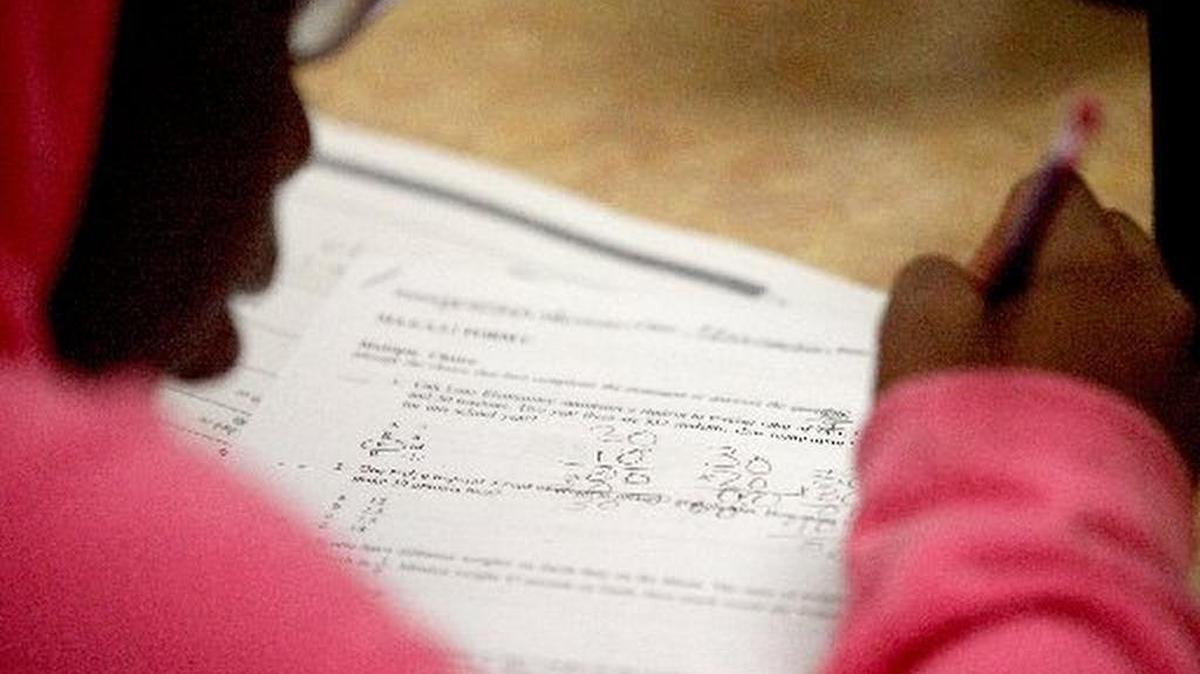 A student practices for a standardized test. Wednesday’s presentation shook some School Board members, including Luisa Santos: “Reading this data, it doesn’t feel good. When we see there are four out of 10 students who are proficient. That means if I walk into a classroom of 20, that means 12 aren’t proficient. That hurts. And I know everyone in this room feels that way. It’s unacceptable.”