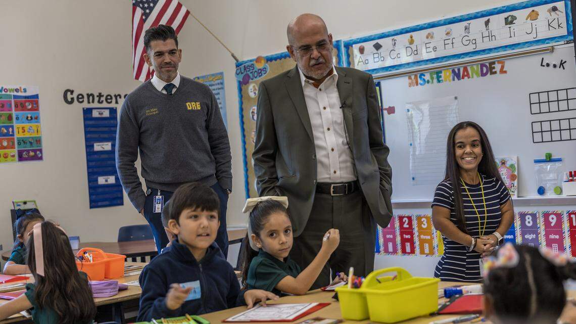 Por qué las escuelas públicas de Miami-Dade tienen 13,000 estudiantes menos este año