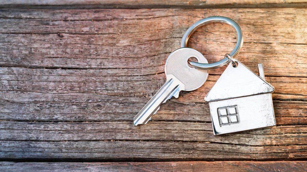 Bipartisan members of Congress, including from Florida, support legislation to help first responders and teachers buy homes.