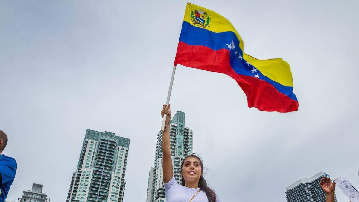 Fabianna Cadenas was among a group of exiled Venezuelans living in South Florida that protested alongside their brothers and sisters in Venezuela as tensions in Venezuela continue to rise after Nicolás Maduro declared himself as the winner of last Sunday’s presidential election.