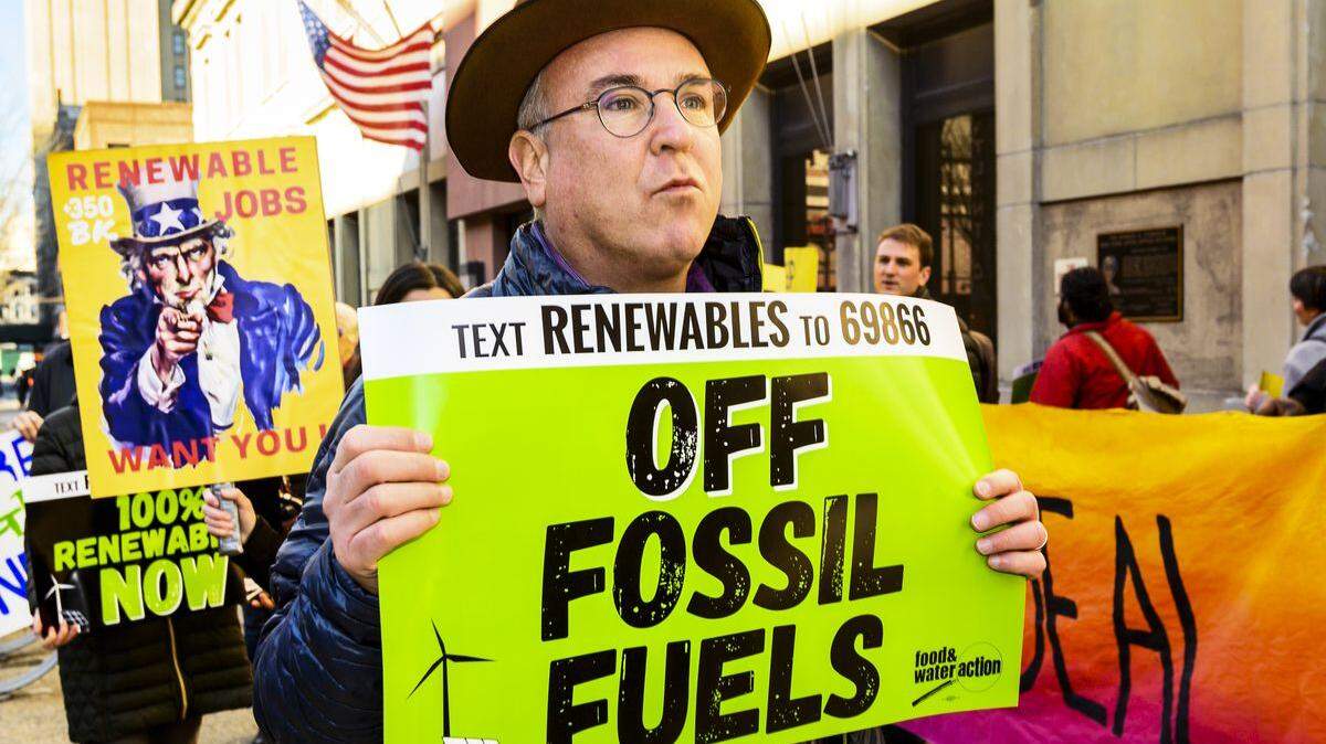 Supporters of the Green New Deal demonstrate in New York City.