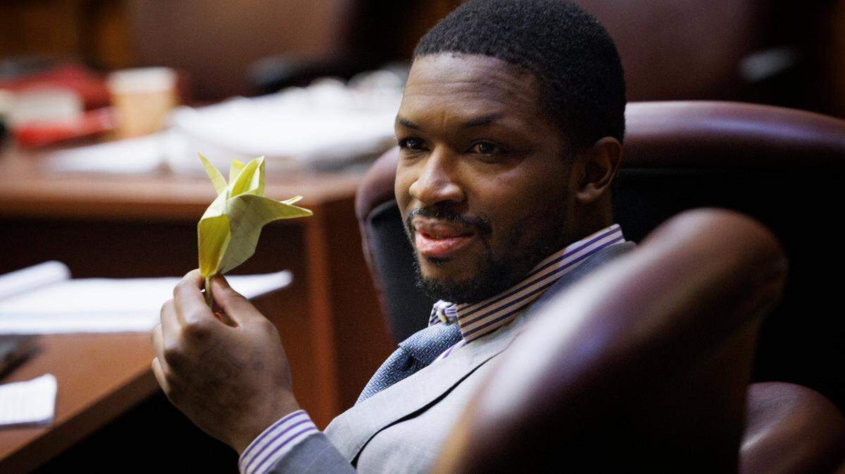 Anthawn Ragan smiles while holding up a paper he folded into a ‘rose’ during the first day of his murder trial in May 2025. He was convicted of murdering Luis Miguel Perez at a Miami-Dade motel on Nov. 1, 2013. He is still facing first-degree murder charges in the killing of a 10-year-old boy who was gunned down at his parents nail salon on Nov. 22, 2013.