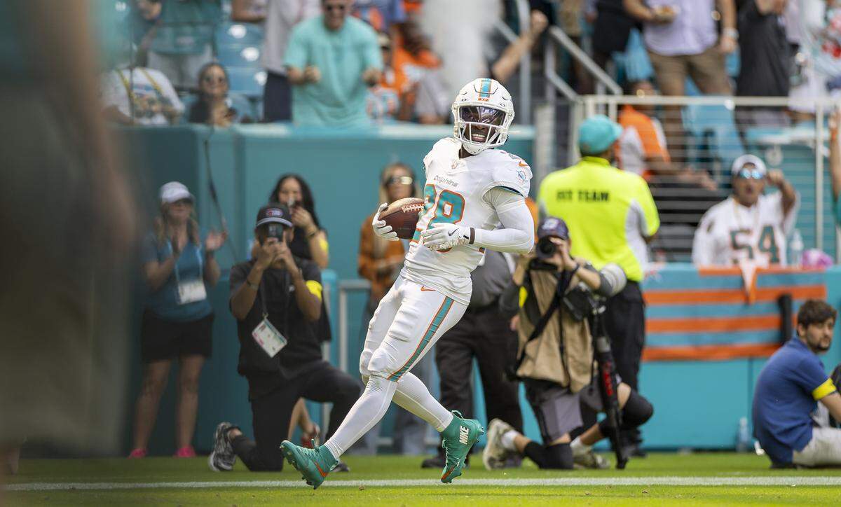 Miami Dolphins running back De'Von Achane (28) reacts after scoring a touchdown against the Los Angeles Chargers in the first half of their NFL game at Hard Rock Stadium on Sunday, Oct. 12, 2025, in Miami Gardens, Fla.