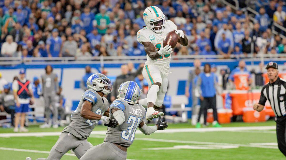 Miami Dolphins wide receiver Tyreek Hill (10) catches a first down pass in the second quarter against the Detroit Lions at Ford Field in Detroit, Michigan on Sunday, October 30, 2022.