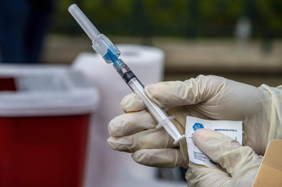 South Florida hospitals adopted different policies to encourage employees to get vaccinated against COVID-19, with a few imposing a mandate. A new federal rule requires all healthcare workers to be vaccinated by Jan. 4.