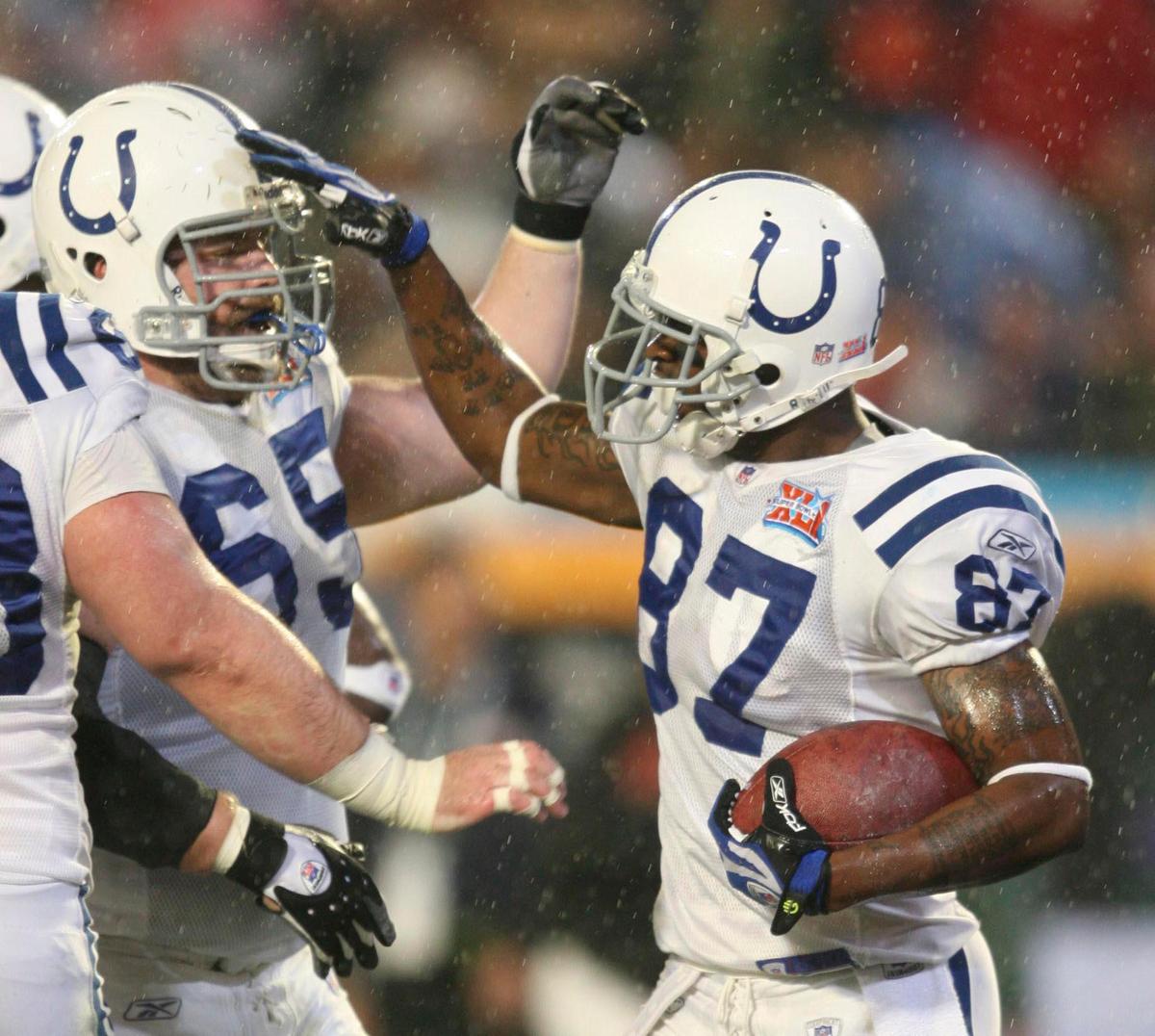 2/4/07 - AL DIAZ / MIAMI HERALD STAFF - Super Bowl XLI Chicago Bears vs. Indianapolis Colts Sunday, Feb. 4, 2007, at Dolphin Stadium in Miami. Indianapolis Colts wide receiver Reggie Wayne (87) celebrates his touchdown with guard Ryan Lilja (65). AL DIAZ / MIAMI HERALD STAFF