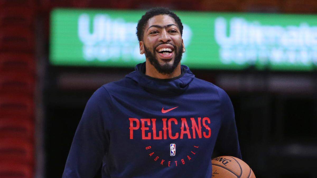 New Orleans Pelicans forward Anthony Davis smiles before an October preseason game against the Heat. Miami and many others are expected to pursue Davis if he, as expected, exercises his right to become a free agent in 2020.