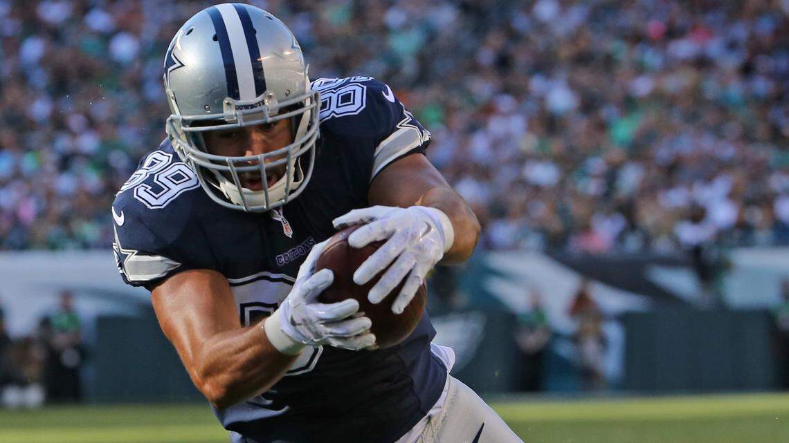 Dallas Cowboys tight end Gavin Escobar (89) is unable to get get in the end zone on Sunday, Sept. 20, 2015, at Lincoln Financial Field in Philadelphia.