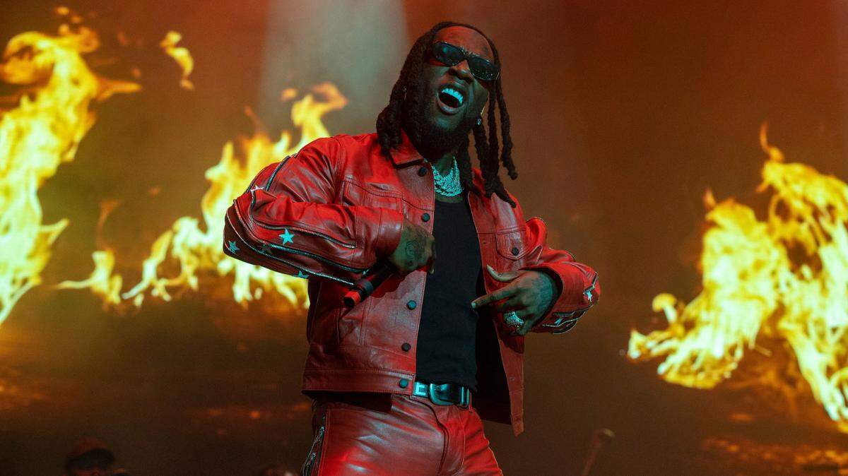 Burna Boy actúa en el State Farm Arena el domingo 31 de julio de 2022, en Atlanta. El autoproclamado Gigante Africano actuará el viernes 7 de octubre de 2022 en el Festival de Música Tipsy de Miami, Florida, el día de apertura del fin de semana del Carnaval de Miami.