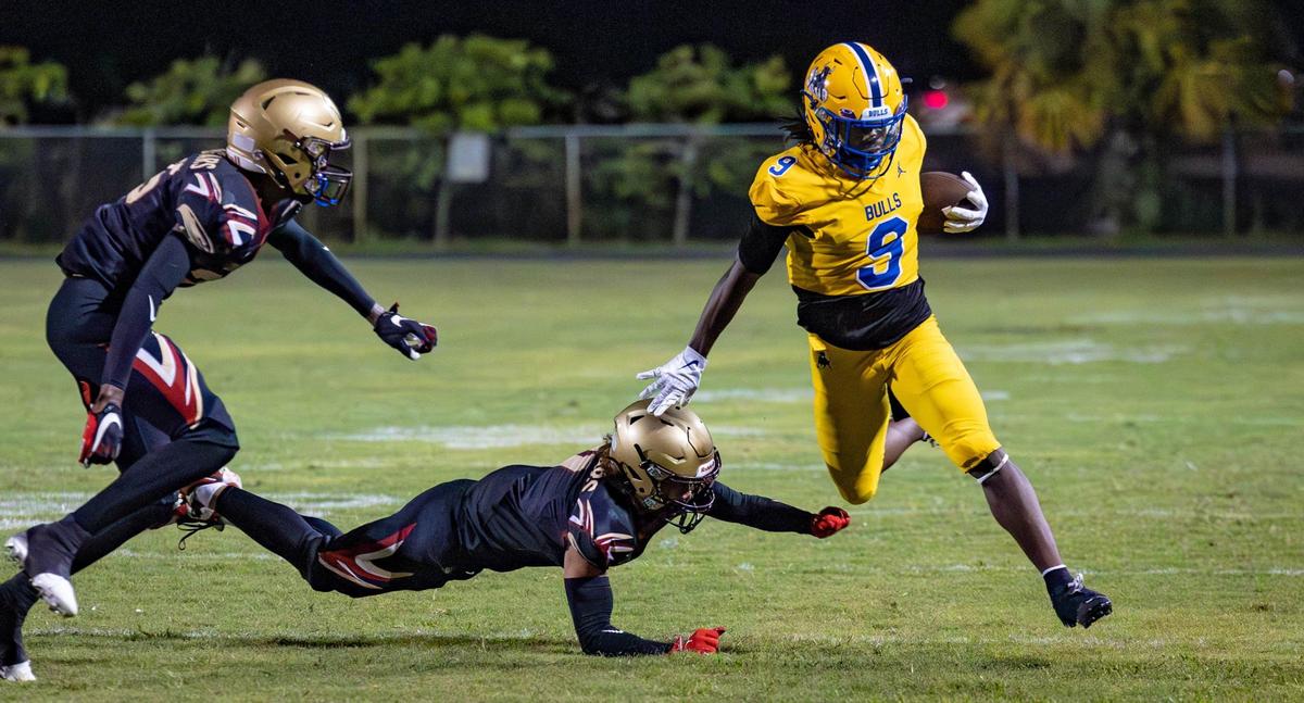 Miami Northwestern Bulls running back King Davis (9) runs with the ball in the first half of their football game against the Coconut Creek Cougar at Coconut Creek High School on Thursday, Aug. 22, 2024, in Coconut Creek, Fla.