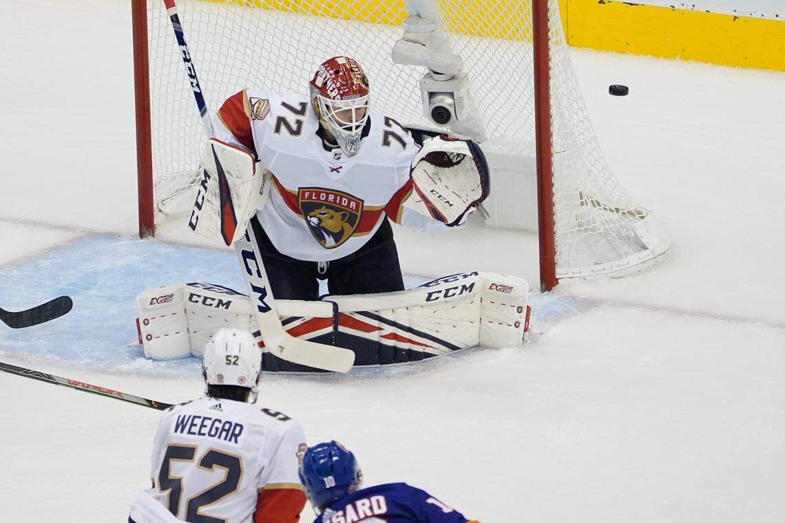 TORONTO, ONTARIO - AUGUST 04: Goalie Sergei Bobrovsky #72 of the Florida Panthers makes a save against the New York Islanders during the second period in Game Two of the Eastern Conference Qualification Round prior to the 2020 NHL Stanley Cup Playoff at Scotiabank Arena on August 4, 2020 in Toronto, Ontario. (Photo by Andre Ringuette/Freestyle Photo/Getty Images)