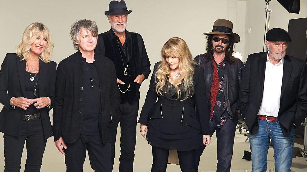 Fleetwood Mac Version 2018: The new lineup of Fleetwood Mac announced its North American tour and explained why Lindsey Buckingham will not be a part of it on April 25, 2018.  The band is now Christine McVie, Neil Finn, Mick Fleetwood, Stevie Nicks, Mike Campbell and John McVie.